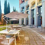 Hotel Azz Medea